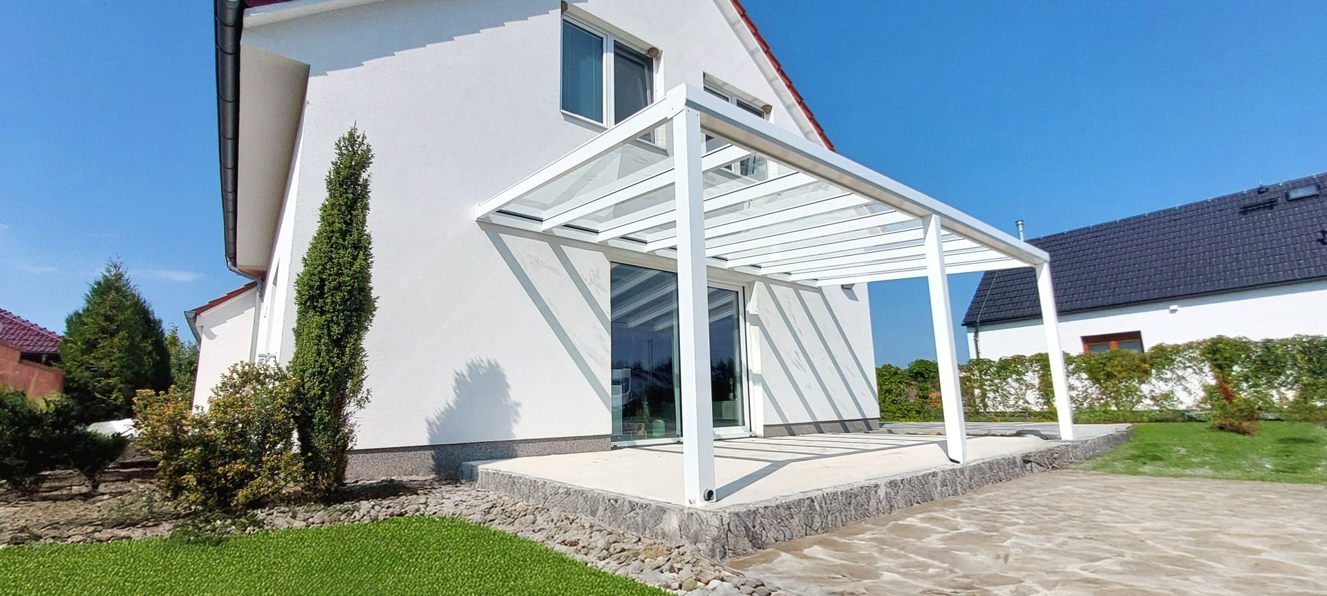 Pergola u rodinného domu